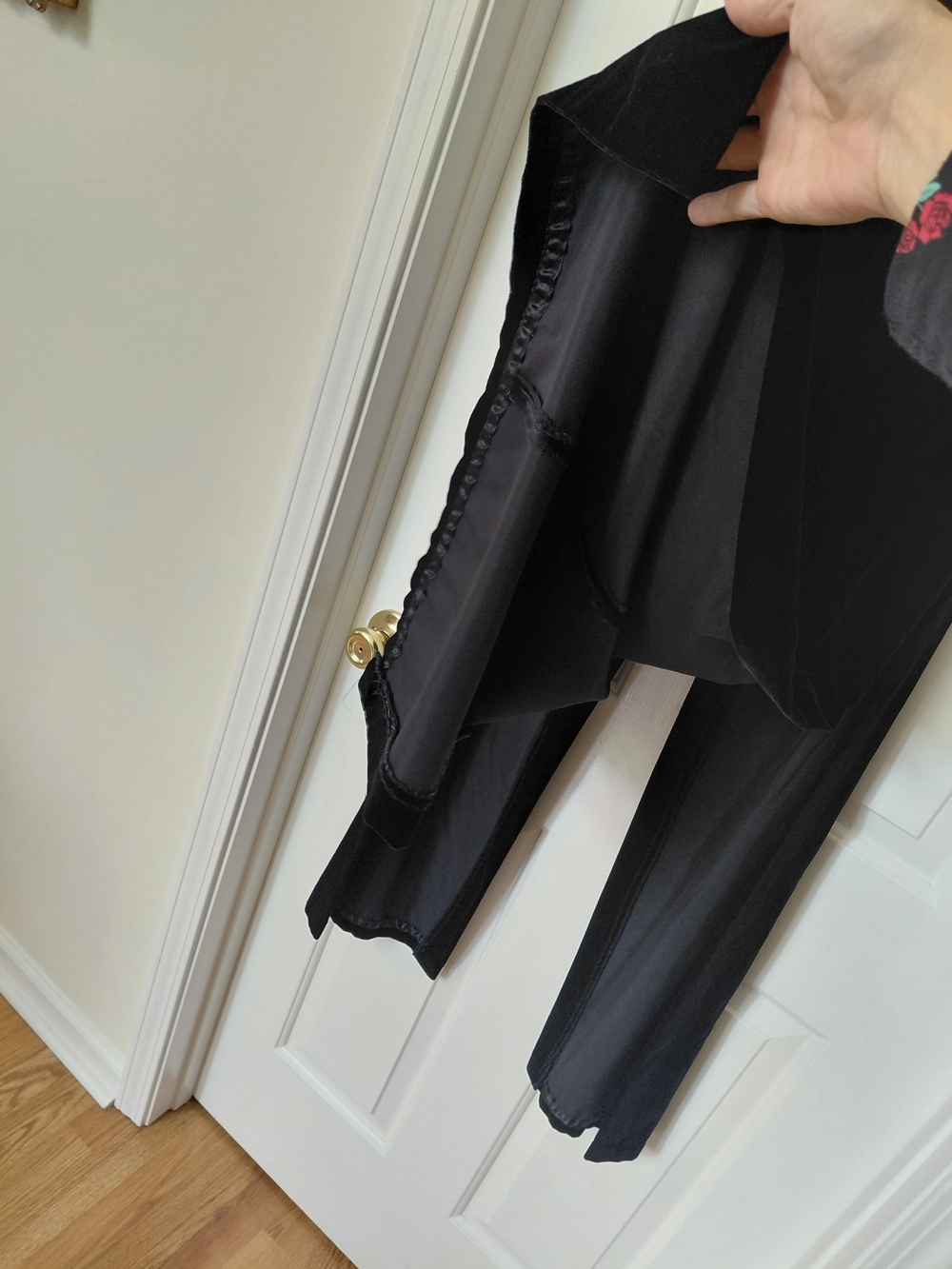 Ann Taylor Black Velvet Sleeveless Button-Front Jacket - Picture 4 of 6